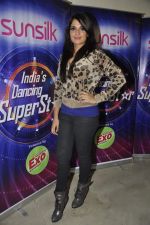 Richa Chadda with Fukrey stars on the sets of India_s dancing superstars in Filmcity, Mumbai on 29th May 2013 (30).JPG